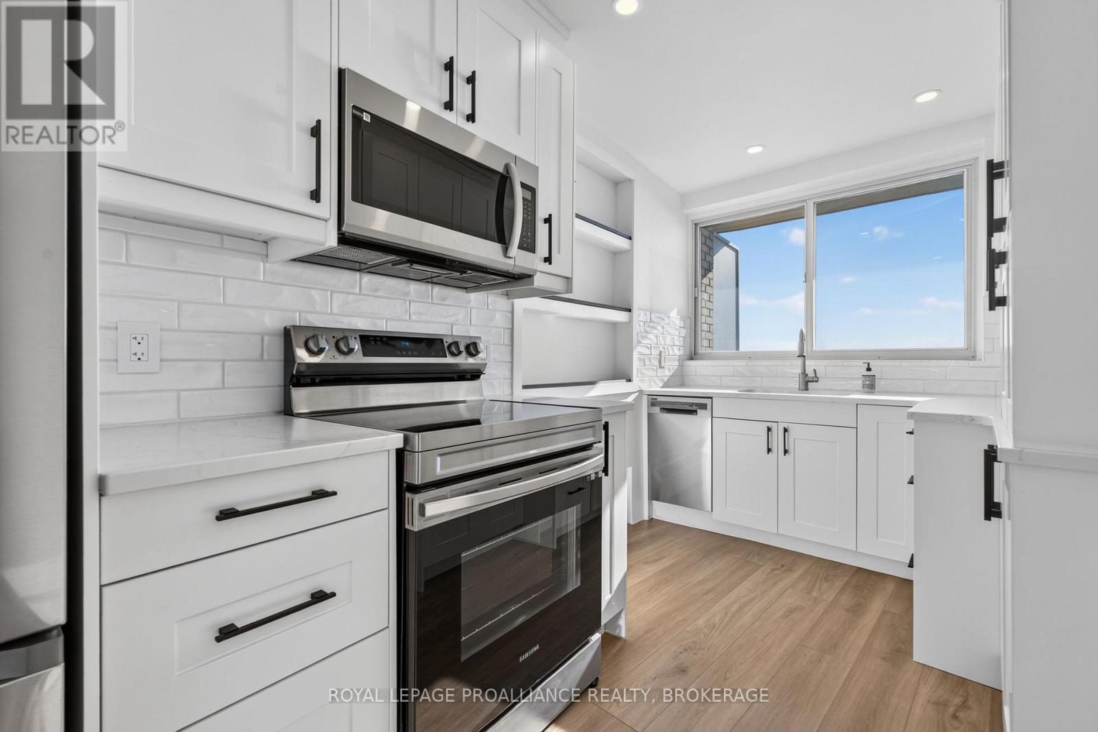 306 - 1 Mowat Avenue Property Photo 19