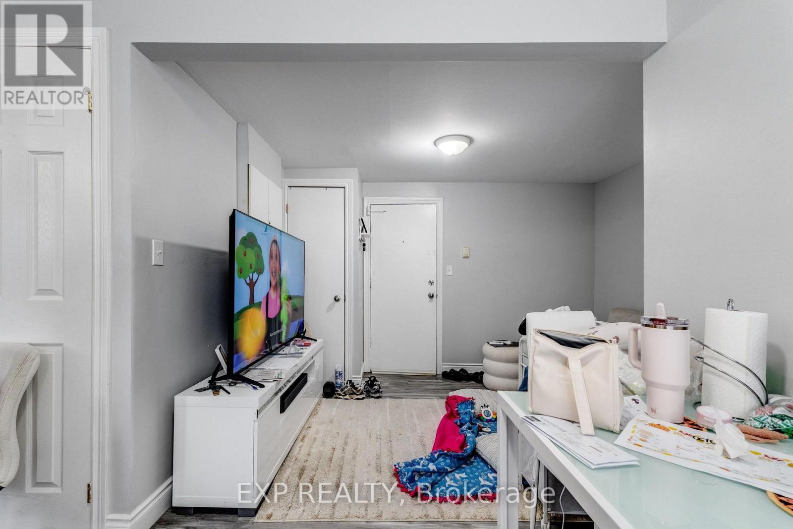 241 Grand Avenue E Property Photo 10