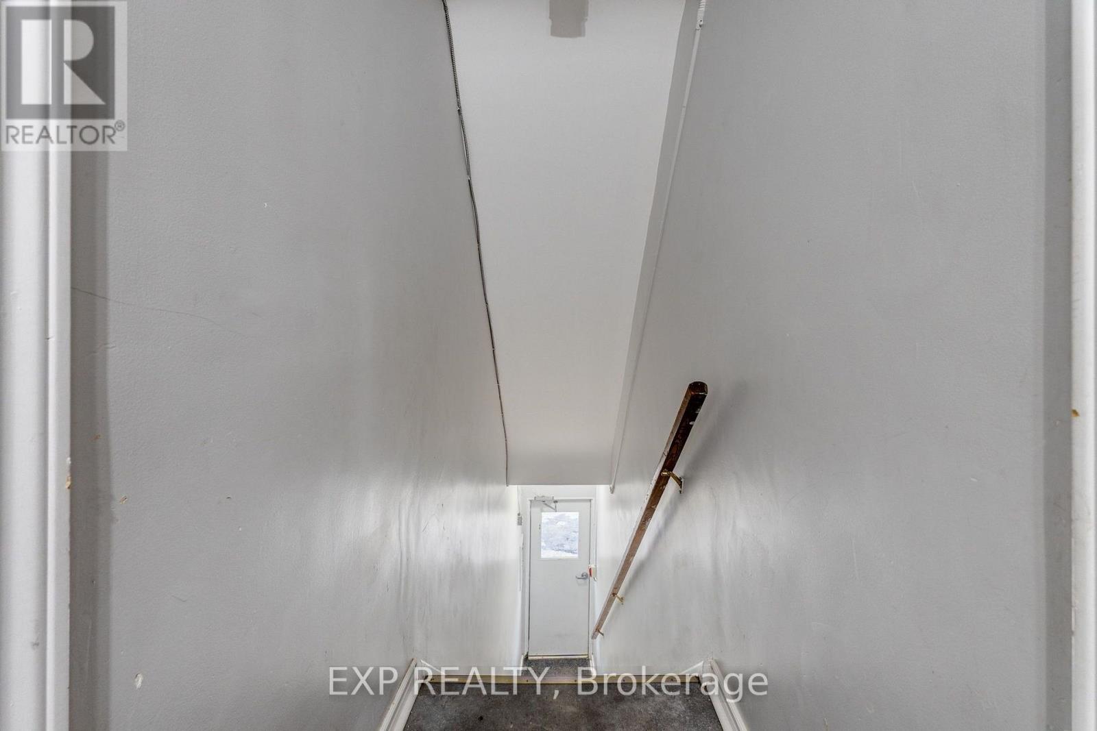 241 Grand Avenue E Property Photo 11