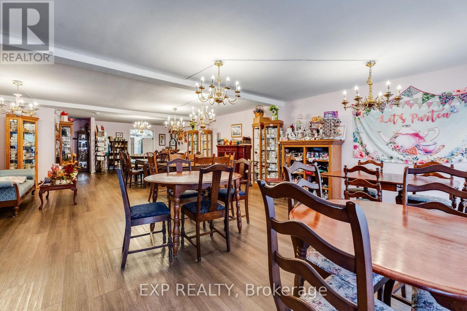 241 Grand Avenue E Property Photo 16