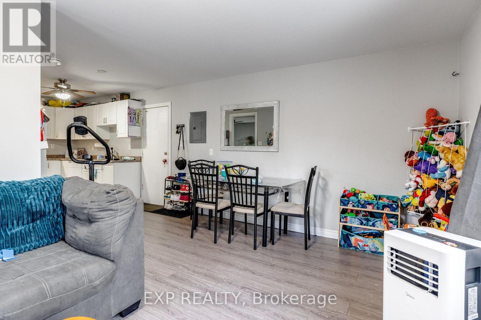 241 Grand Avenue E Property Photo 26
