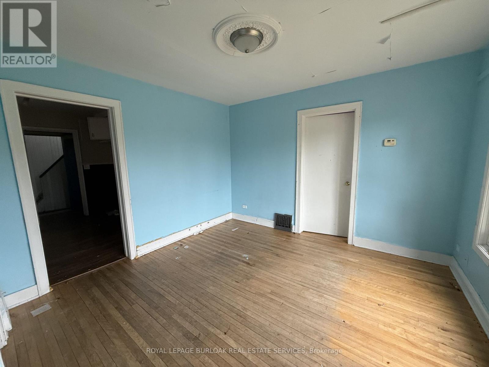 169 Huron Street Property Photo 8