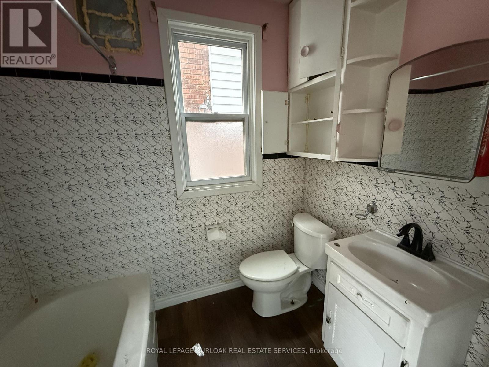 169 Huron Street Property Photo 10