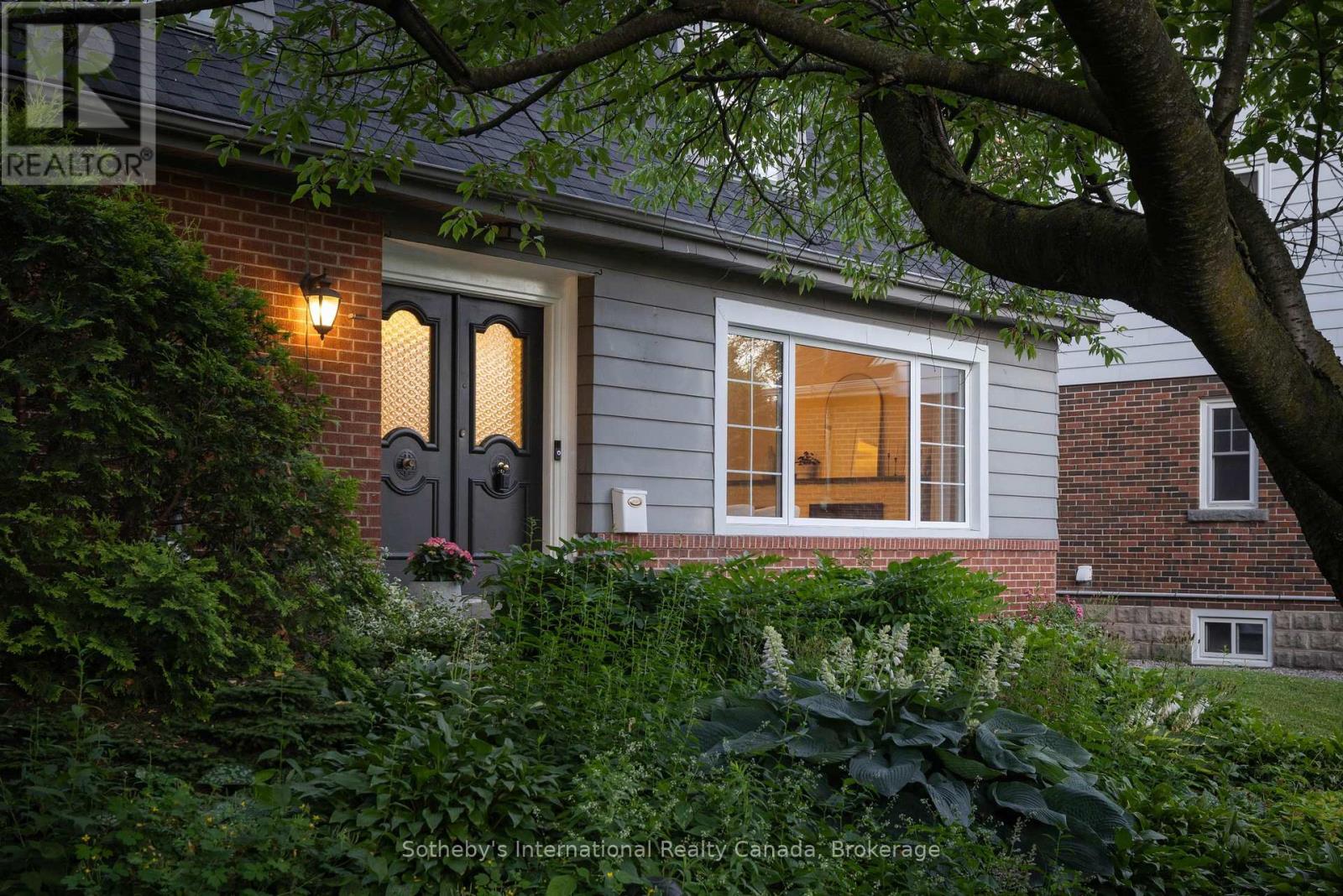 27 Arcade Crescent Property Photo 2