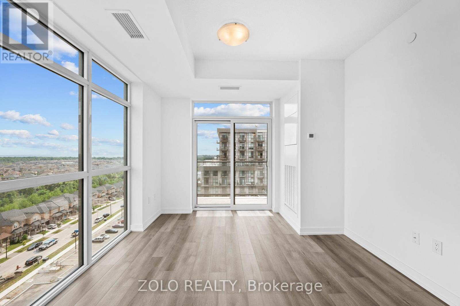 1011 - 470 Dundas Street E Property Photo 6