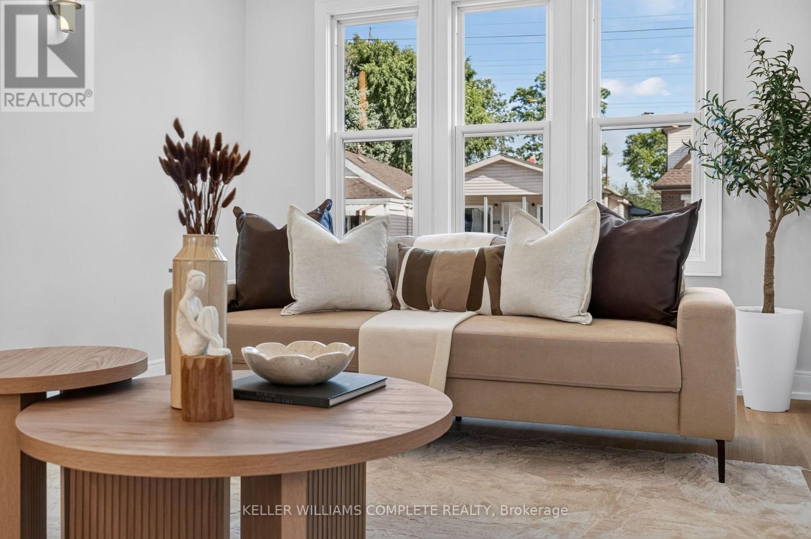 215 Paling Avenue Property Photo 8