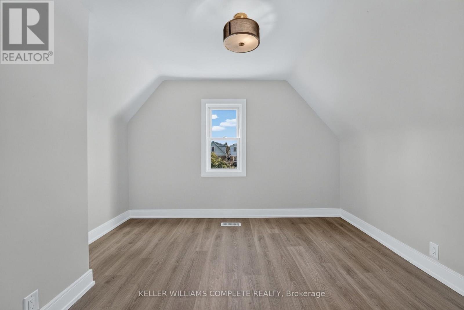 215 Paling Avenue Property Photo 34