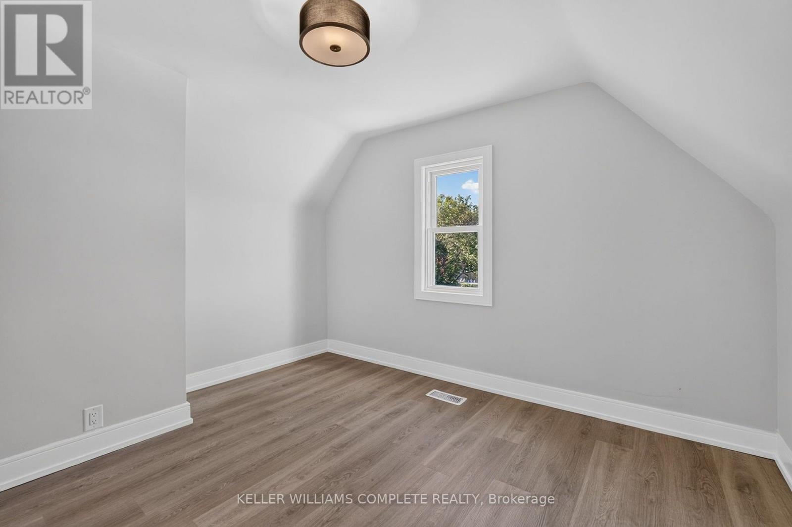 215 Paling Avenue Property Photo 35