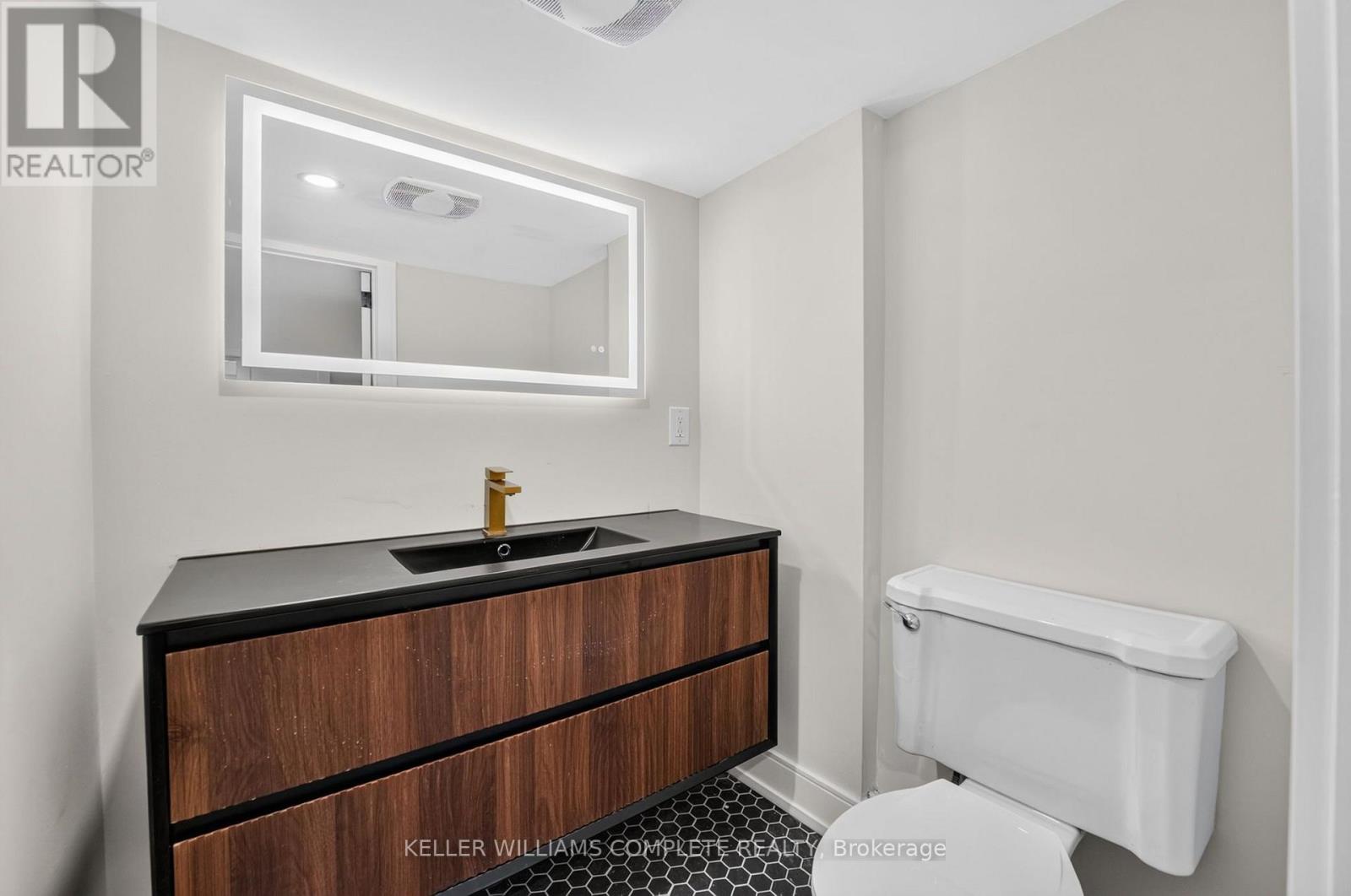 215 Paling Avenue Property Photo 43