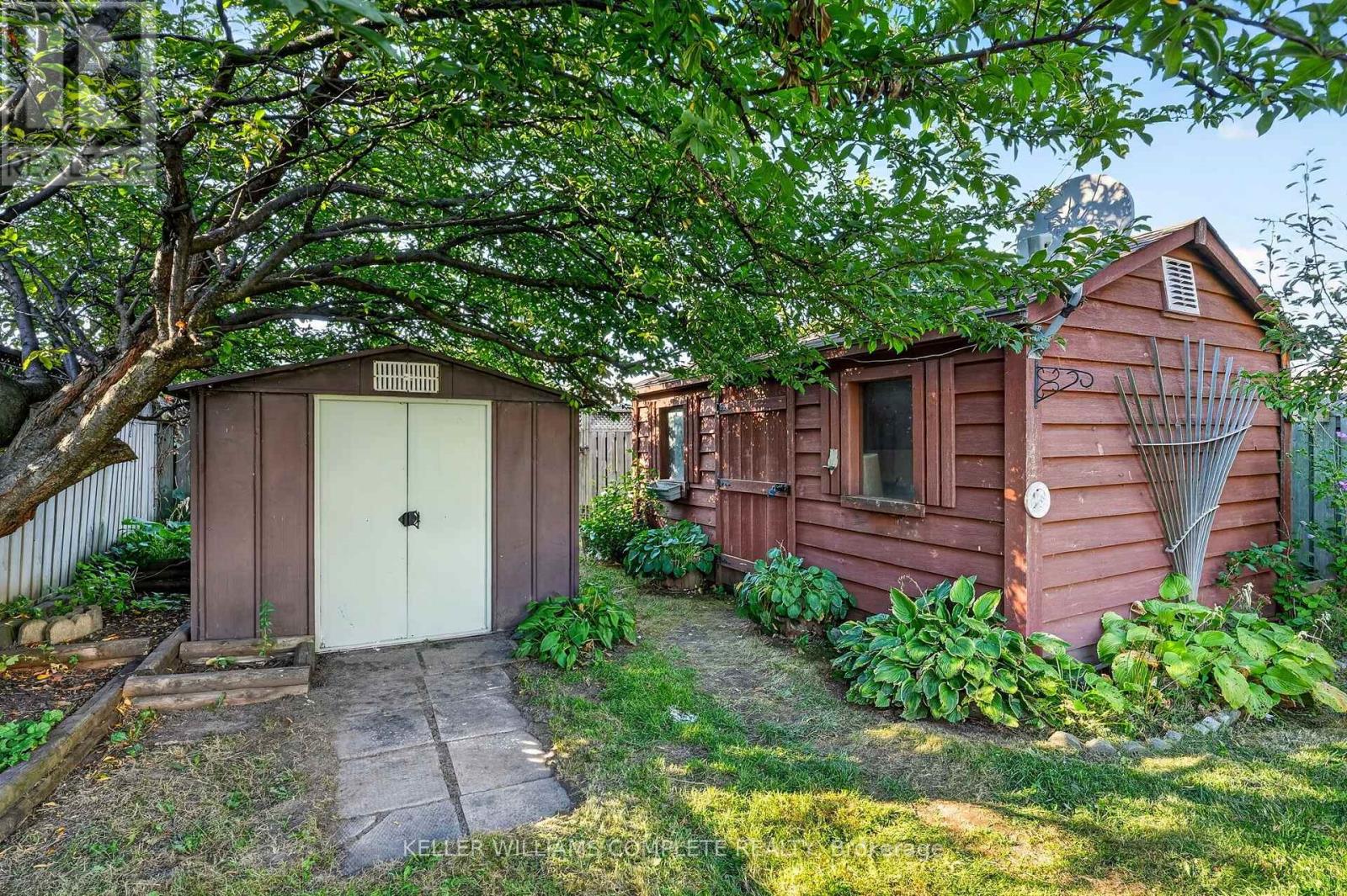 215 Paling Avenue Property Photo 48