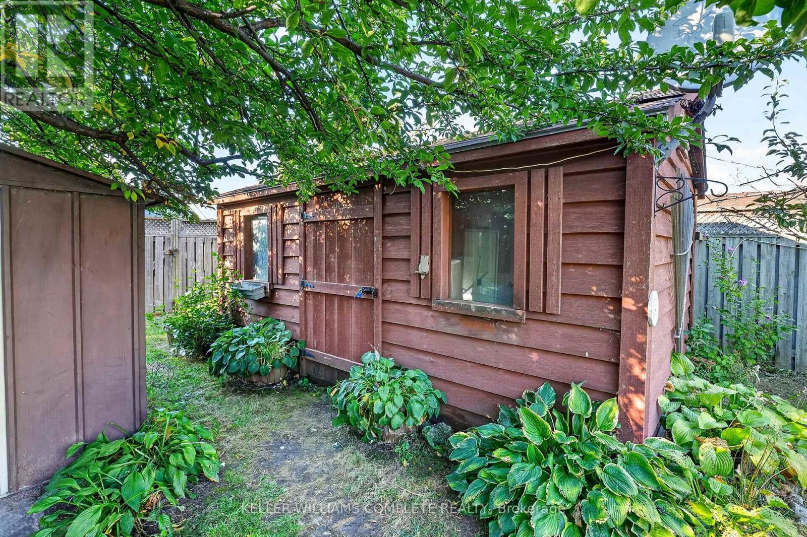 215 Paling Avenue Property Photo 49