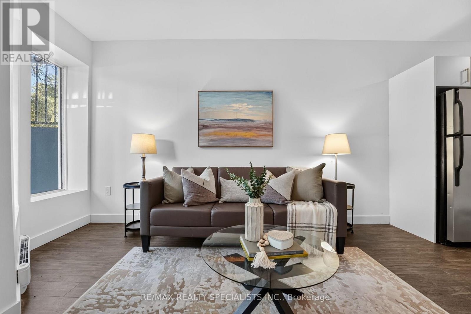 1a - 44 Queenston Street Property Photo 1
