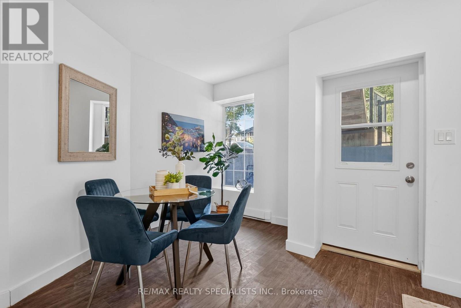 1a - 44 Queenston Street Property Photo 3