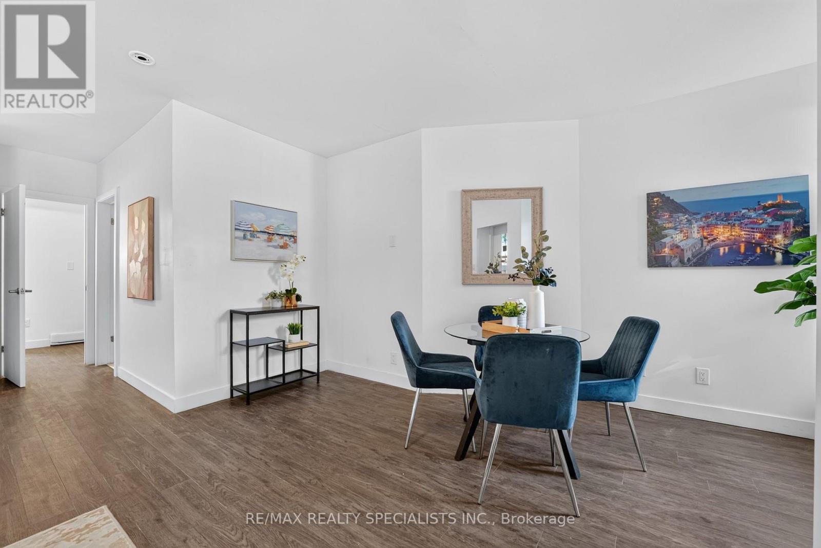 1a - 44 Queenston Street Property Photo 4