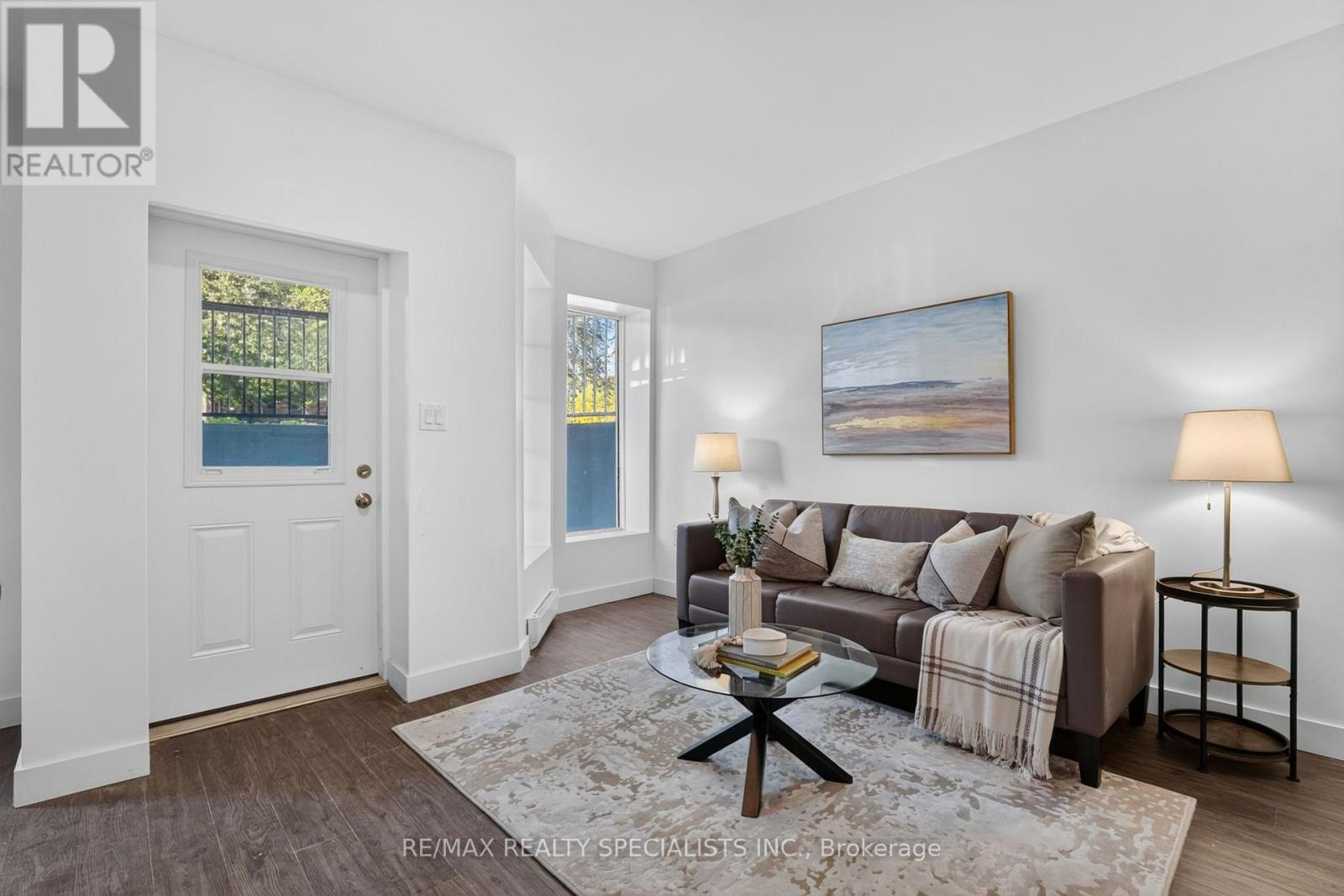 1a - 44 Queenston Street Property Photo 6