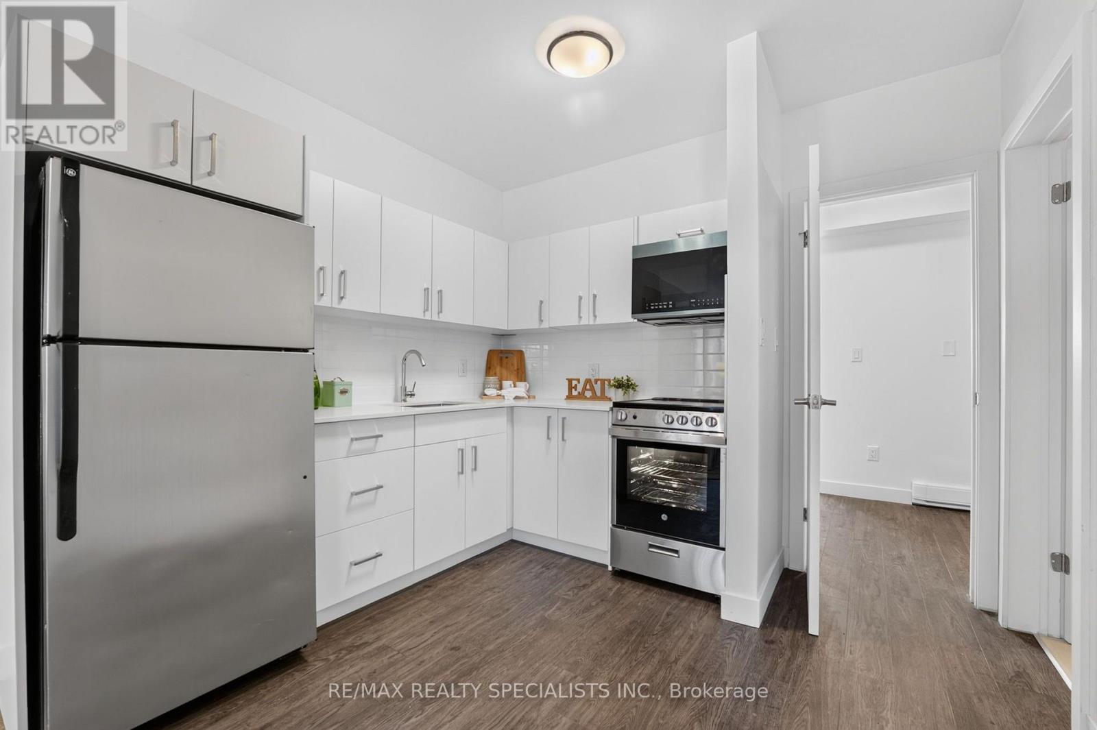 1a - 44 Queenston Street Property Photo 8