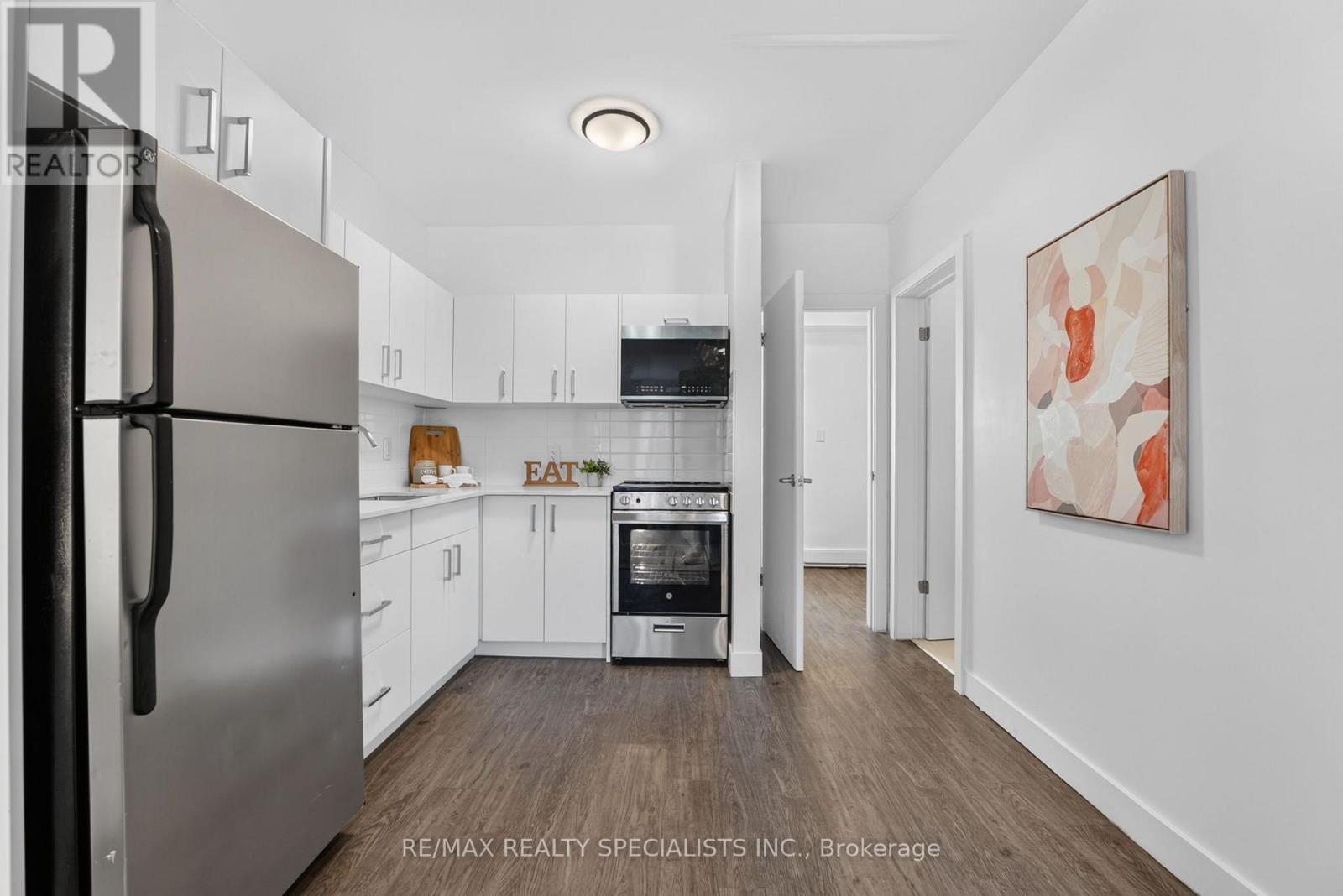 1a - 44 Queenston Street Property Photo 9
