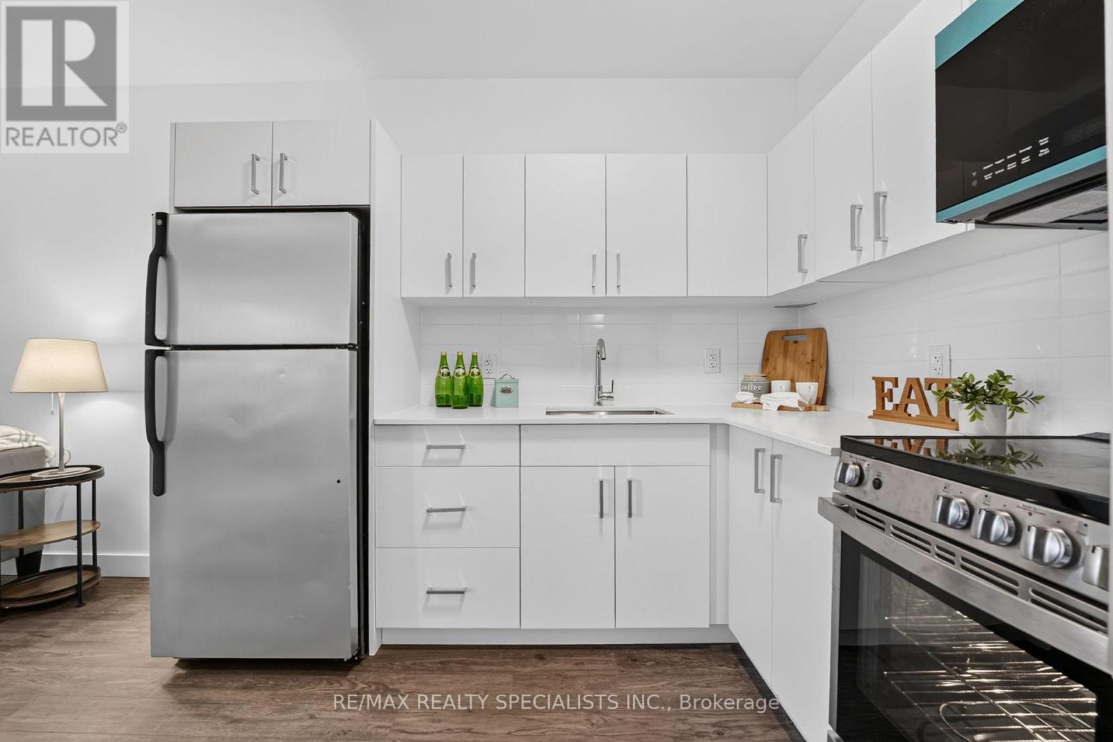 1a - 44 Queenston Street Property Photo 10