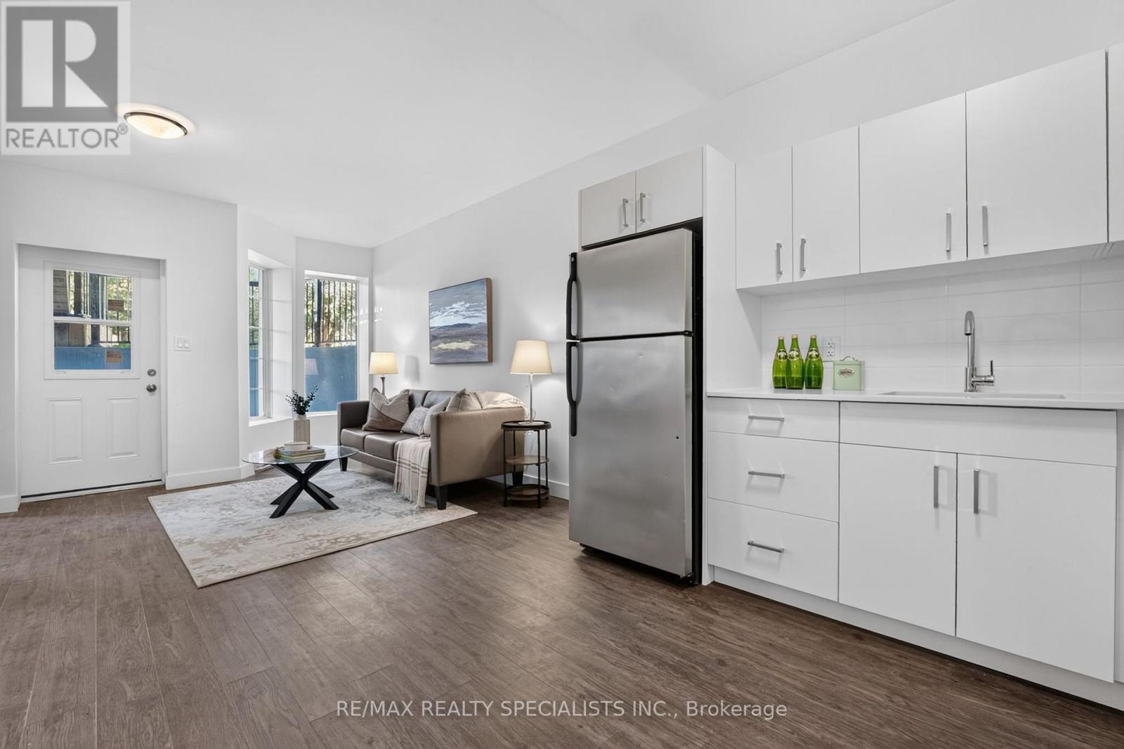 1a - 44 Queenston Street Property Photo 11