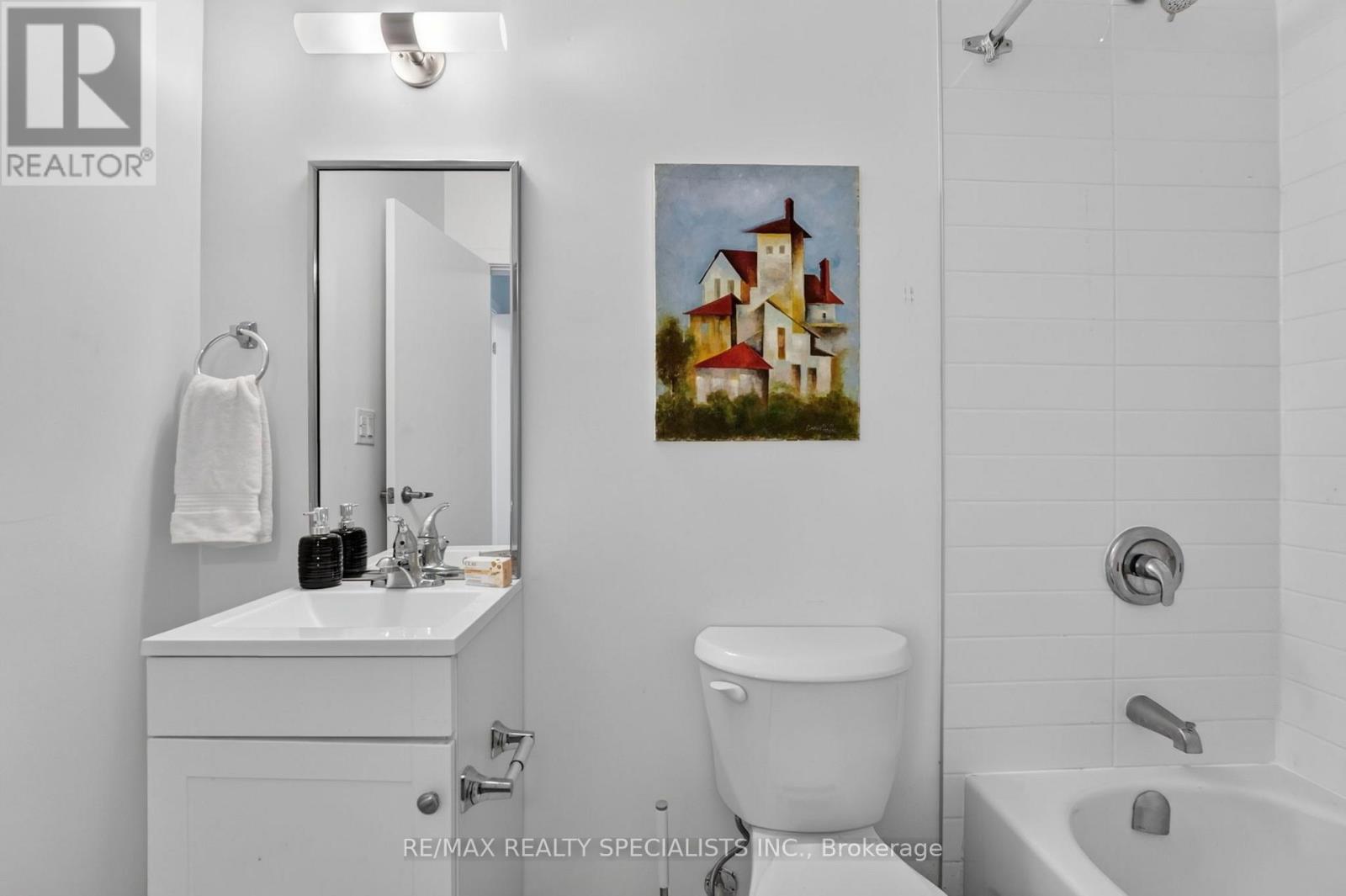 1a - 44 Queenston Street Property Photo 16