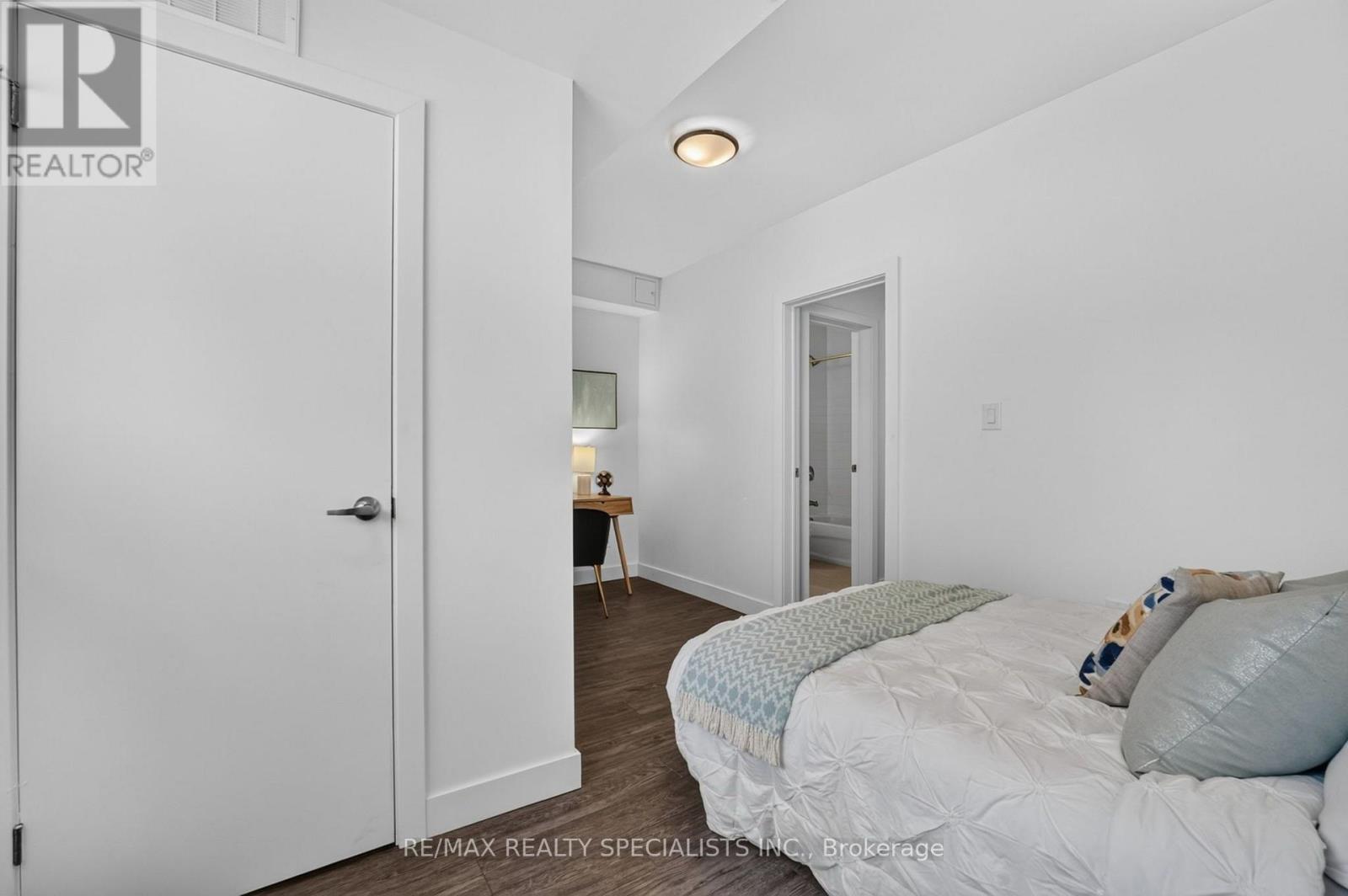 1a - 44 Queenston Street Property Photo 21