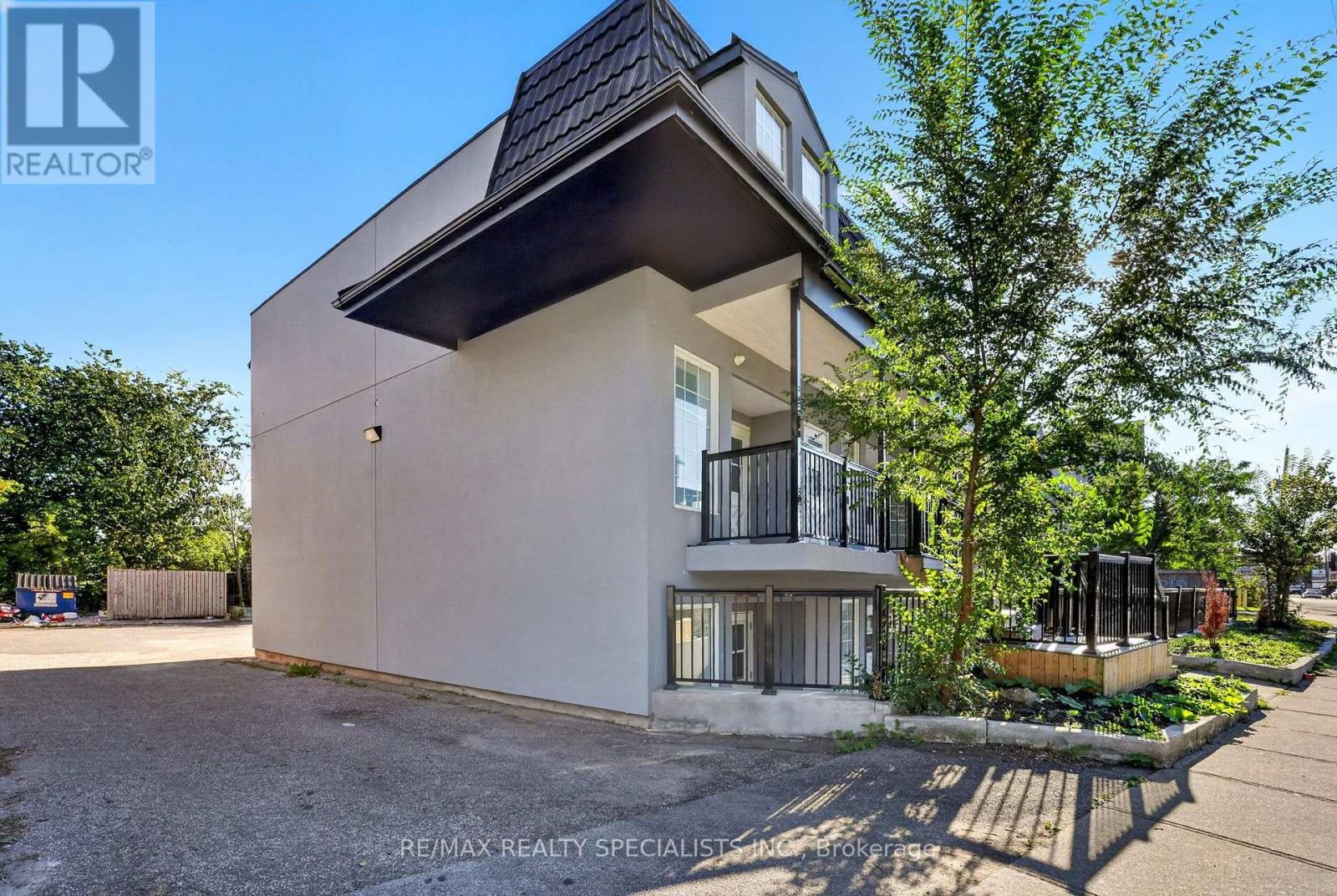 1a - 44 Queenston Street Property Photo 25