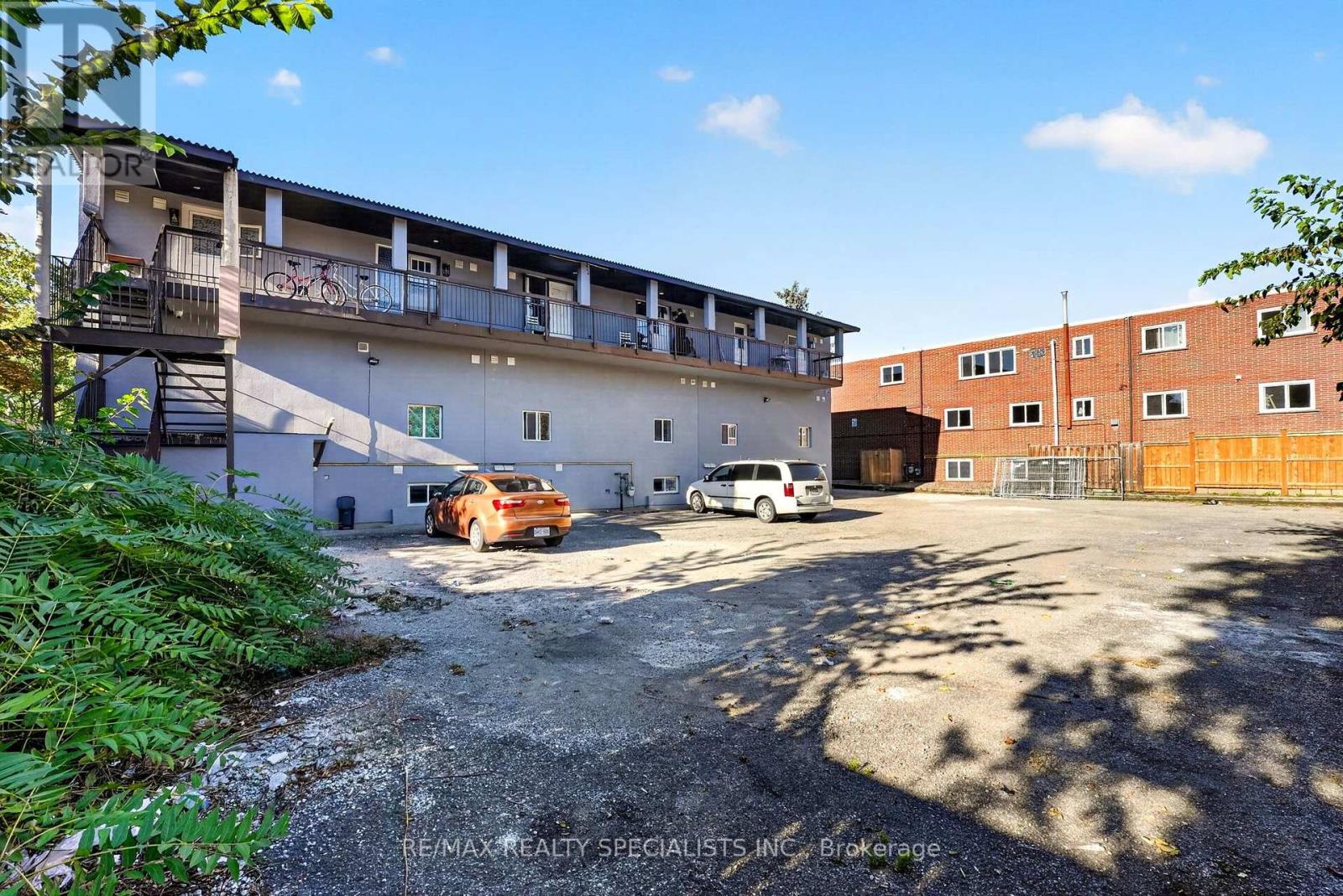 1a - 44 Queenston Street Property Photo 28