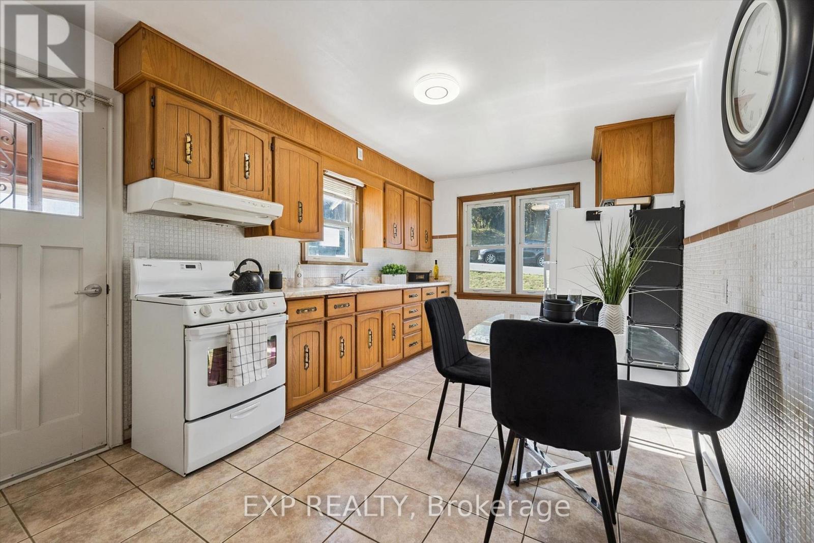 191 Grove Street Property Photo 7