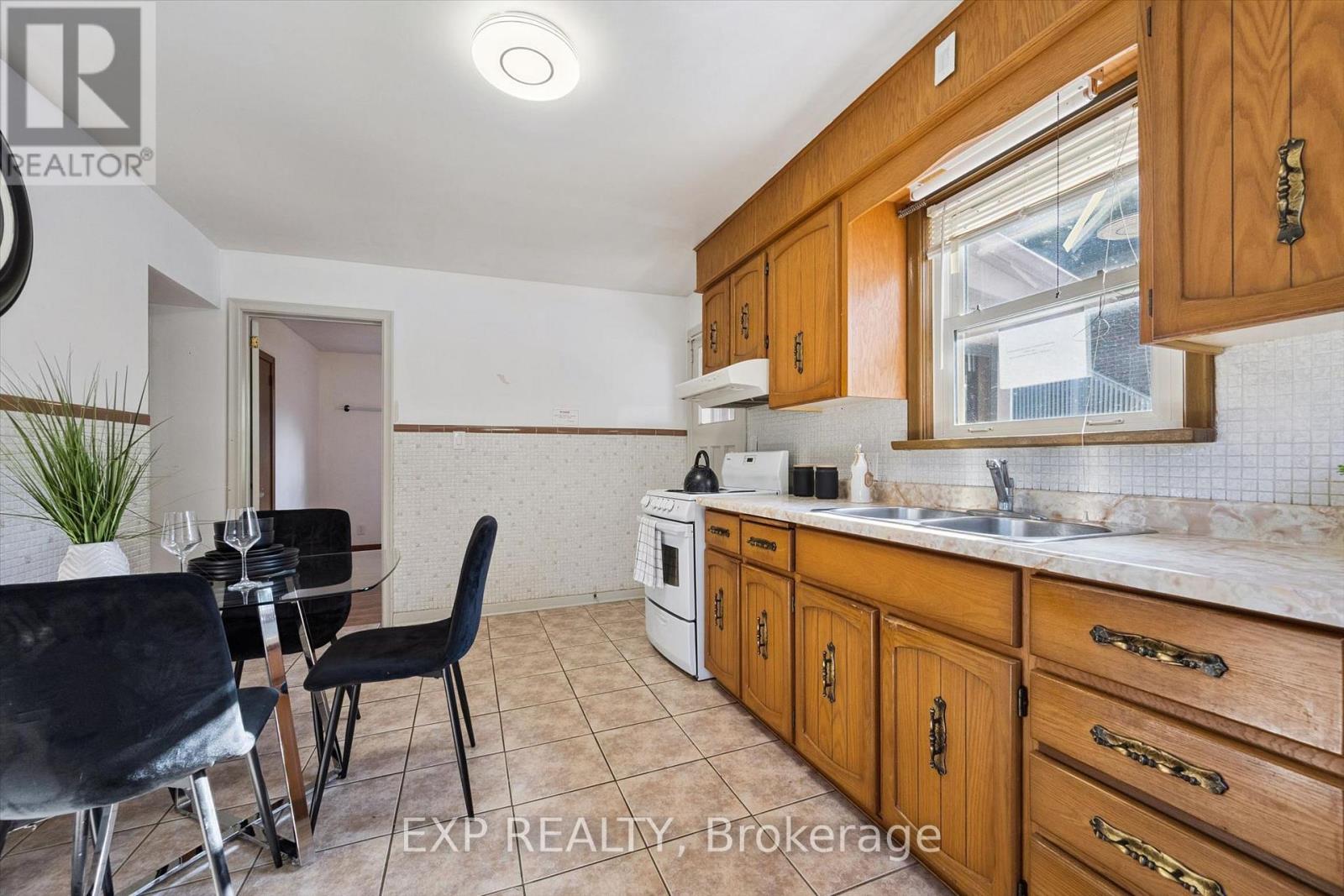 191 Grove Street Property Photo 9