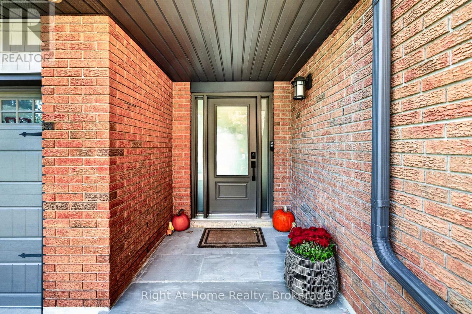 23 Laurendale Avenue Property Photo 3