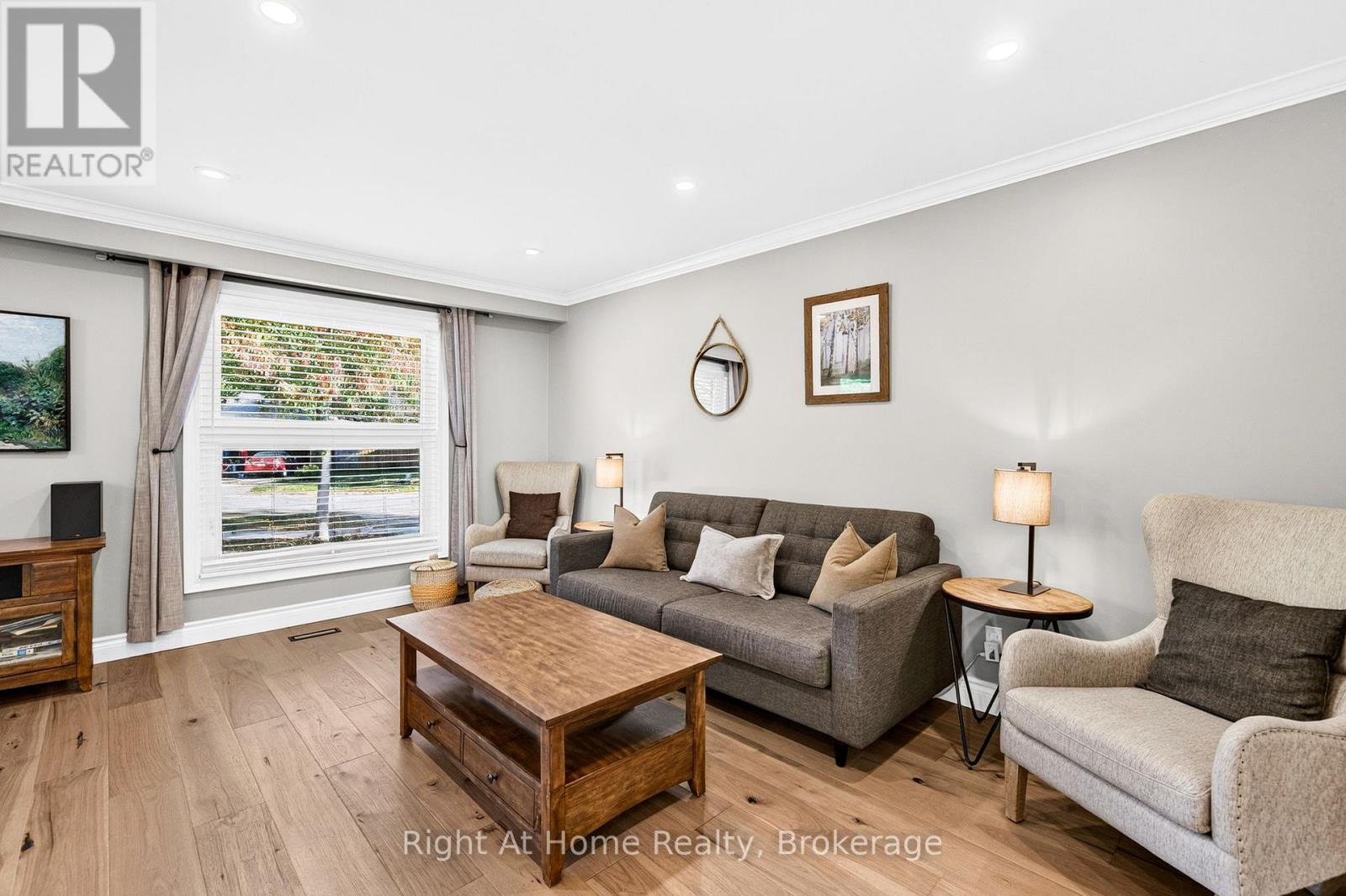 23 Laurendale Avenue Property Photo 6