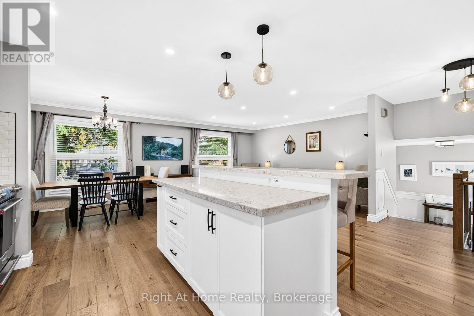 23 Laurendale Avenue Property Photo 9