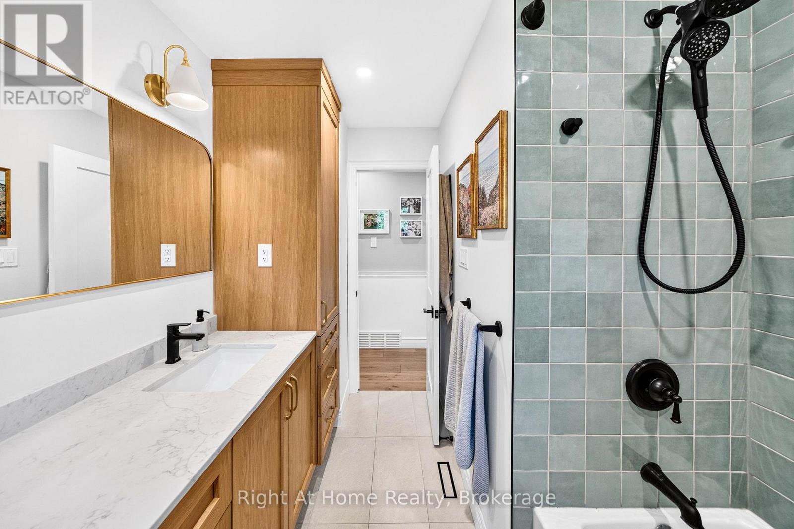 23 Laurendale Avenue Property Photo 17