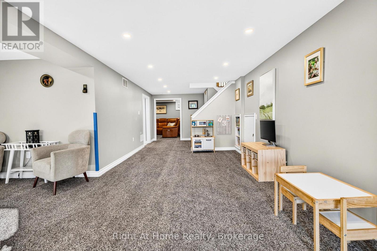 23 Laurendale Avenue Property Photo 21