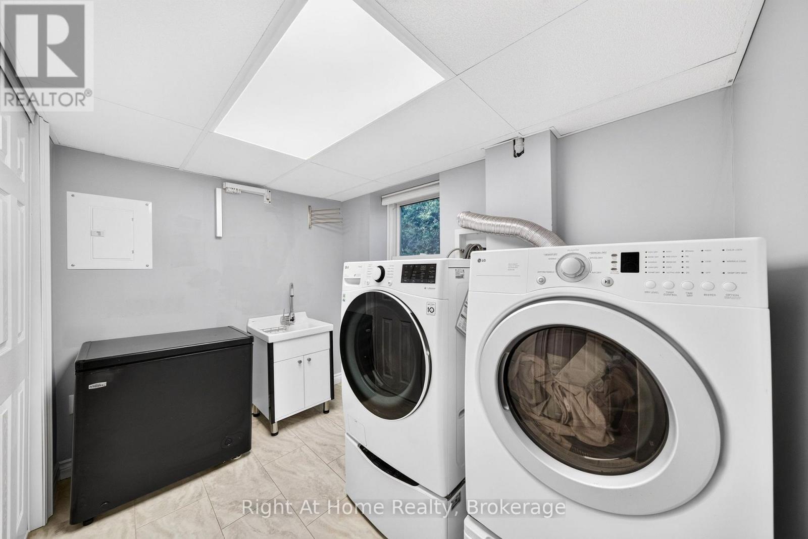 23 Laurendale Avenue Property Photo 27