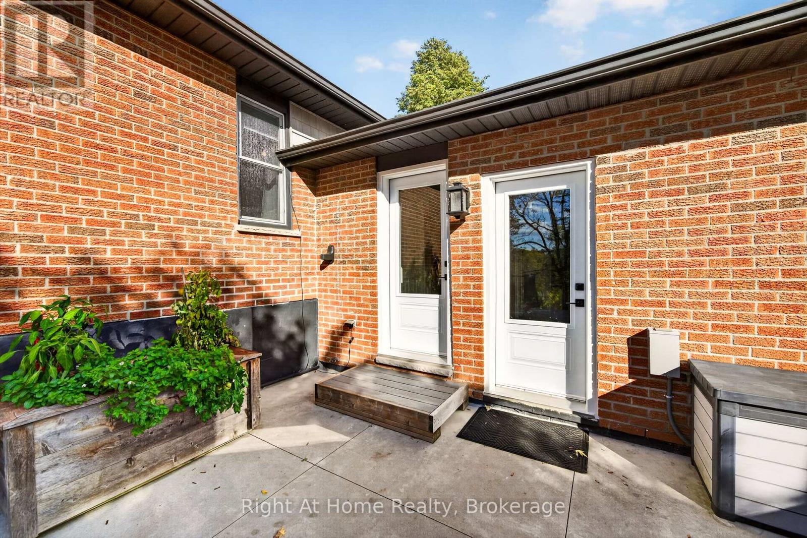 23 Laurendale Avenue Property Photo 28