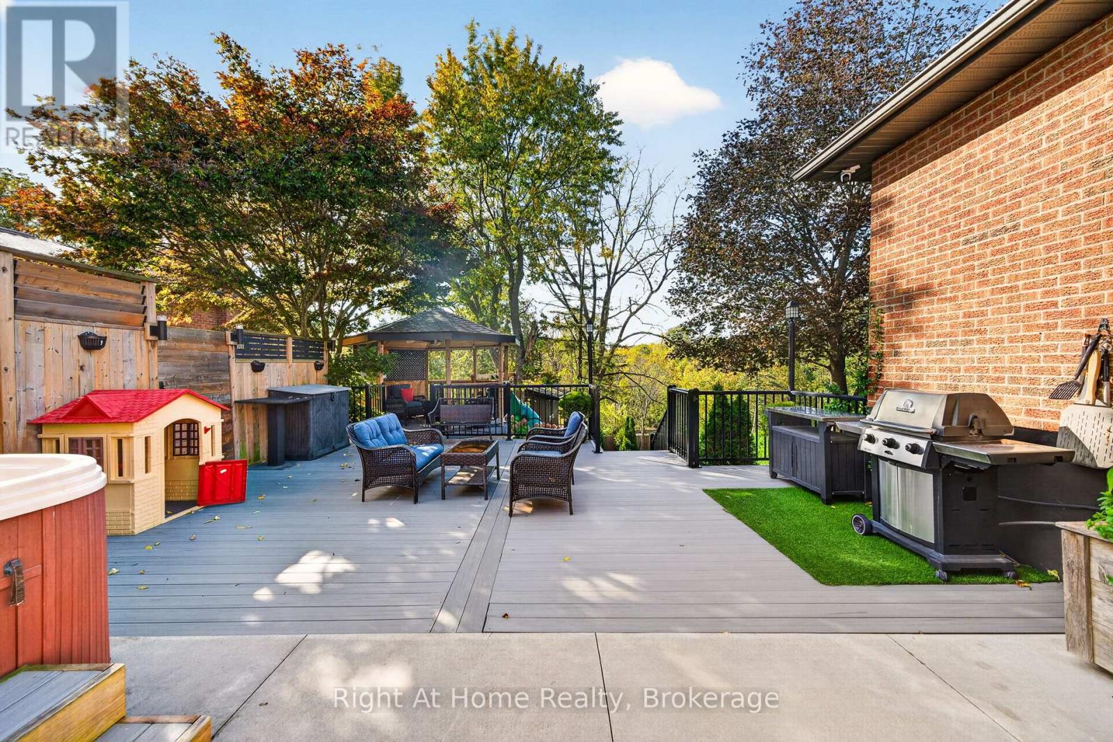 23 Laurendale Avenue Property Photo 29