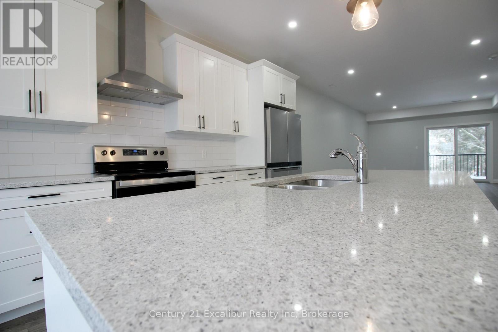 2c - 360 Queen Street E Property Photo 4