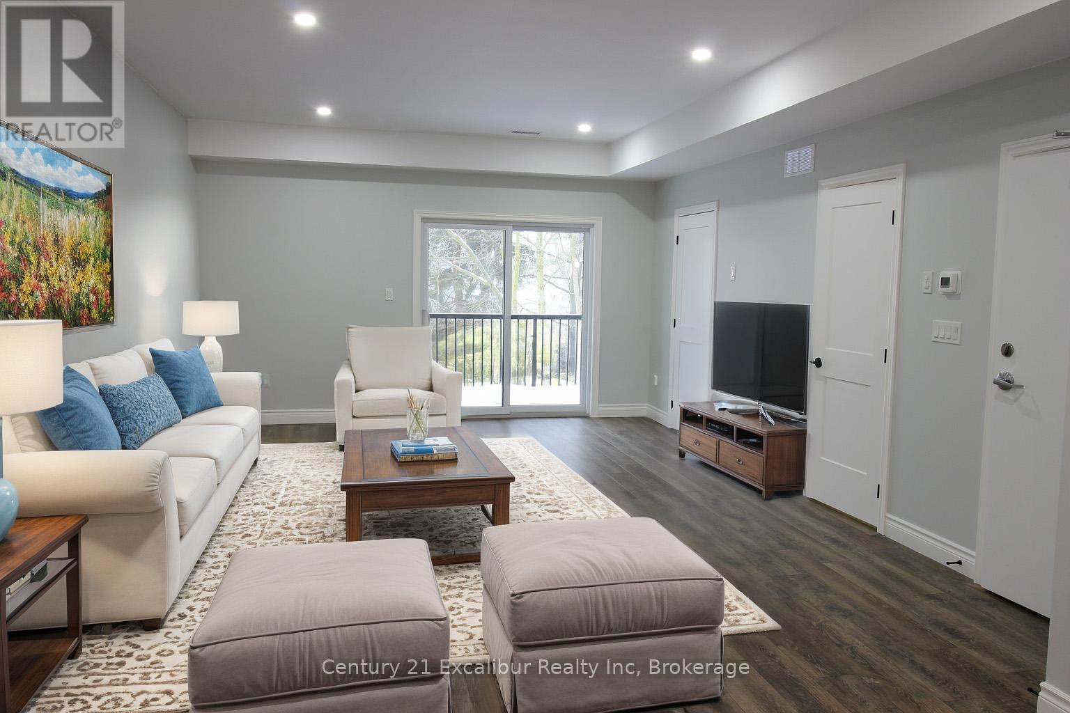 2c - 360 Queen Street E Property Photo 5