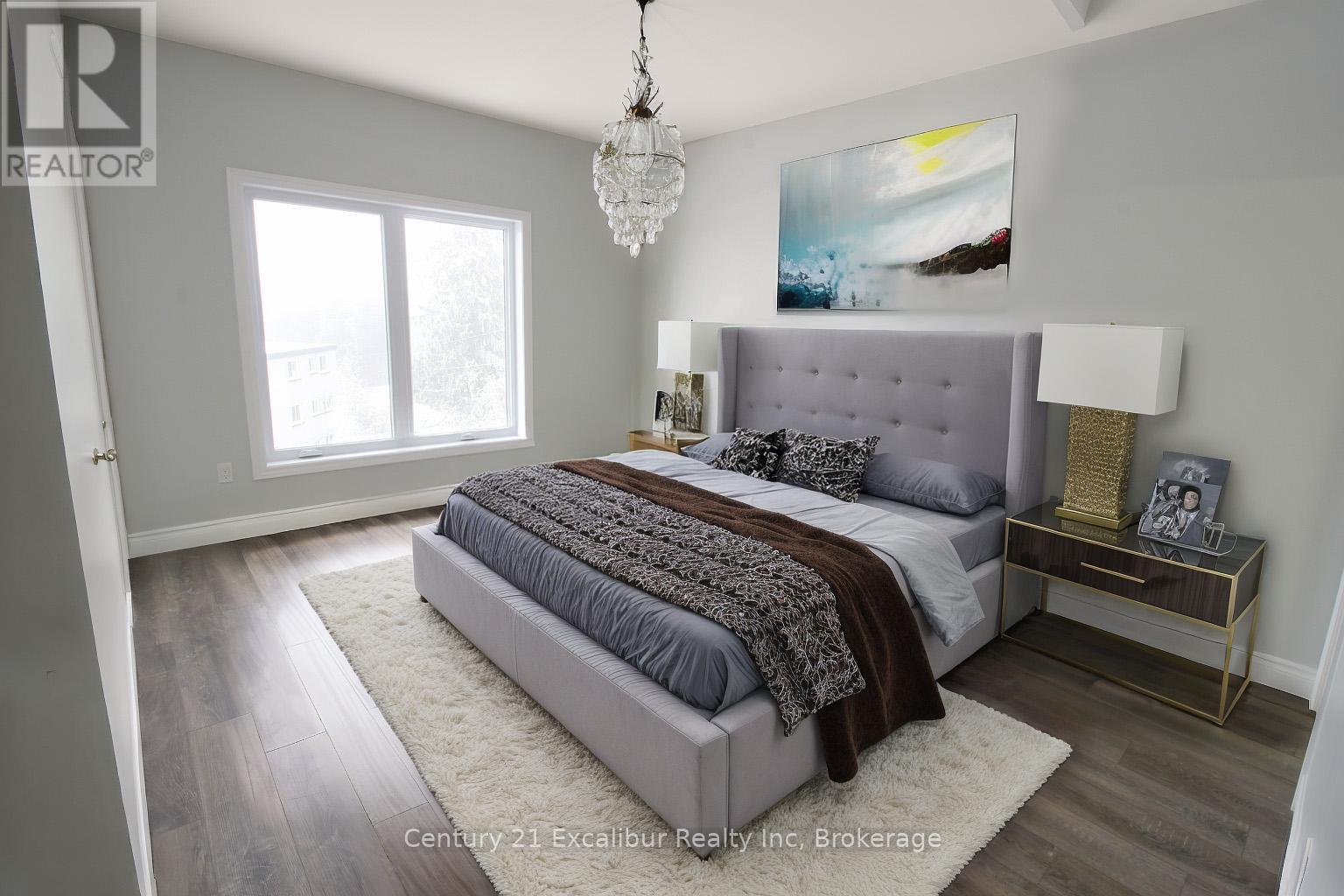 2c - 360 Queen Street E Property Photo 8