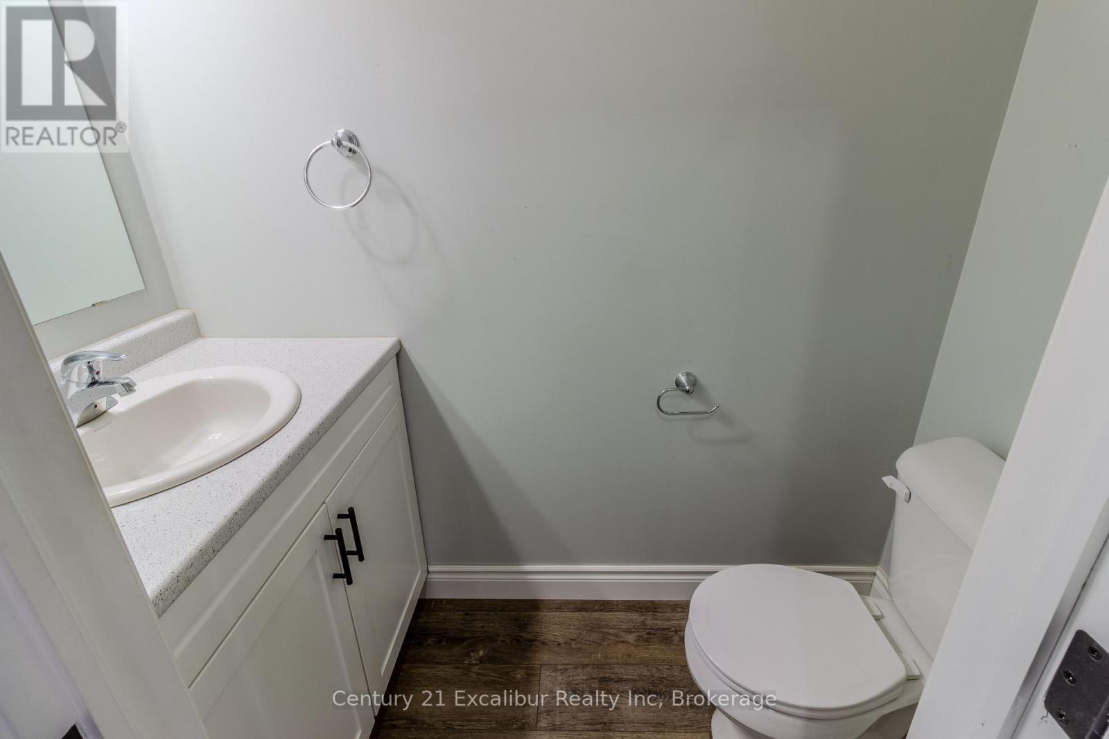 2c - 360 Queen Street E Property Photo 9