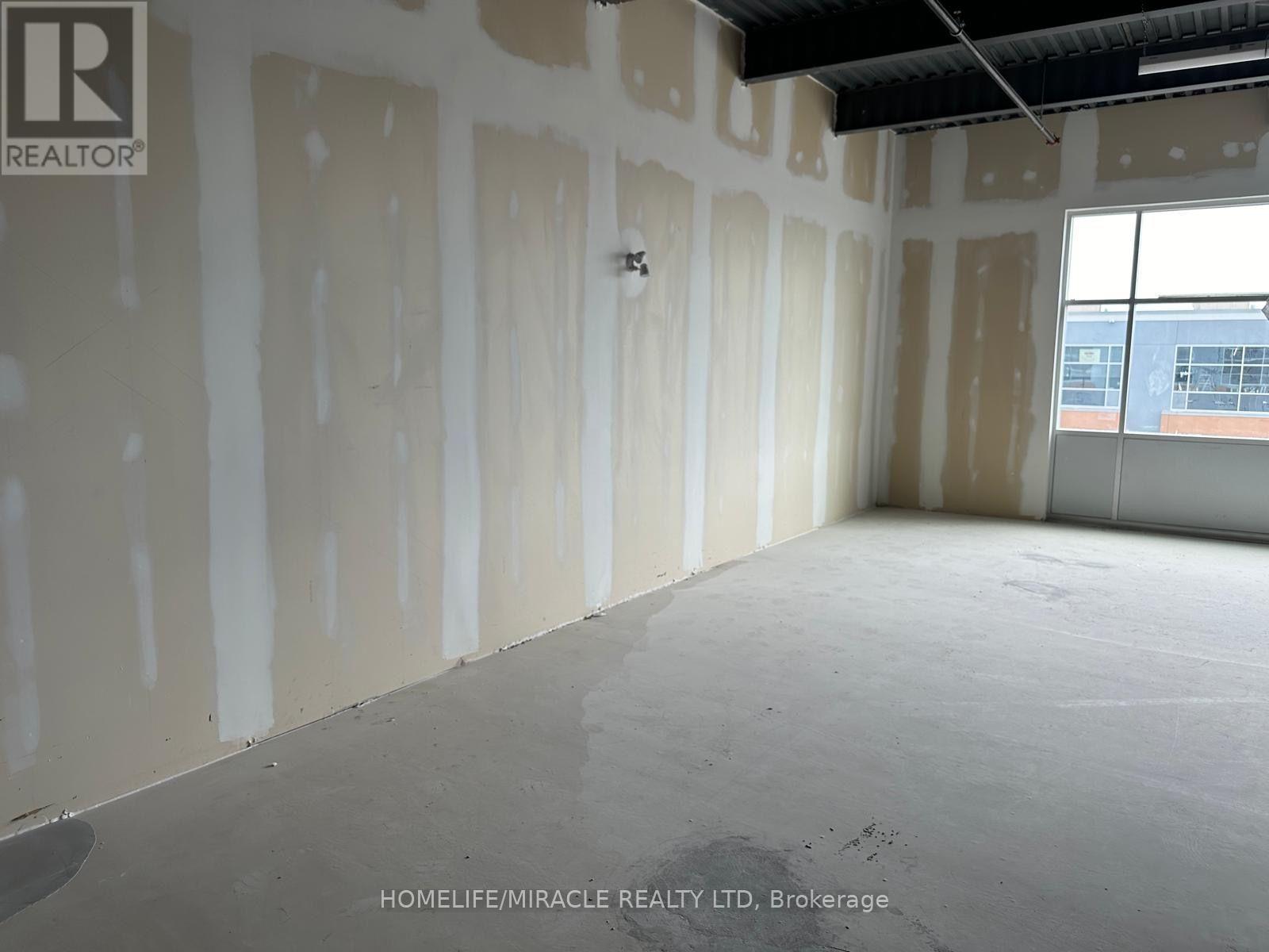 202 - 1038 Garner Road W Property Photo 13