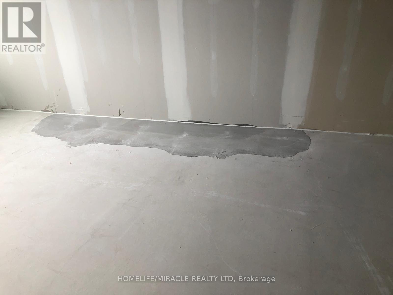 202 - 1038 Garner Road W Property Photo 15