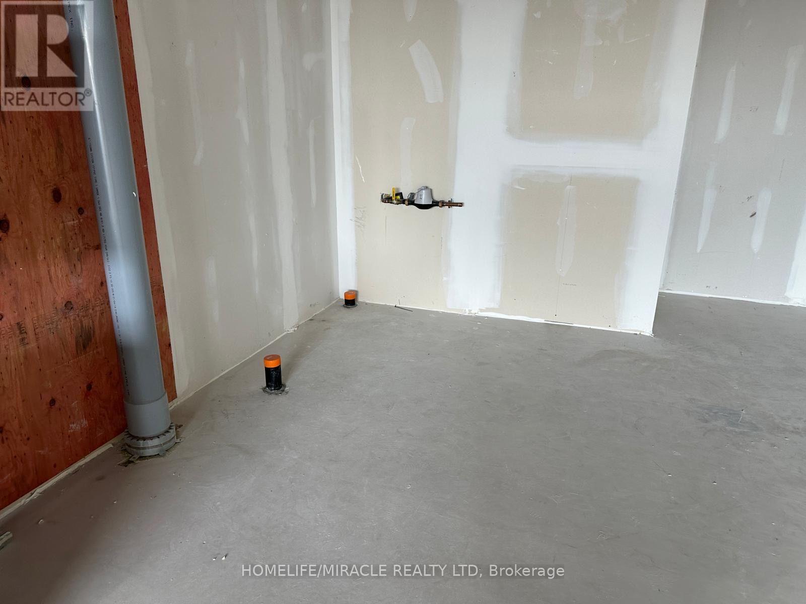202 - 1038 Garner Road W Property Photo 18