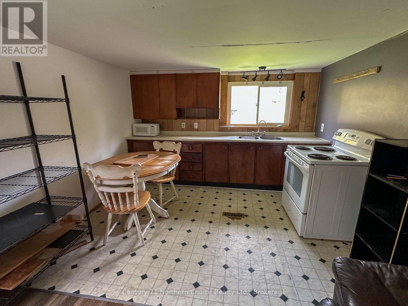93 Forest Drive Property Photo 3