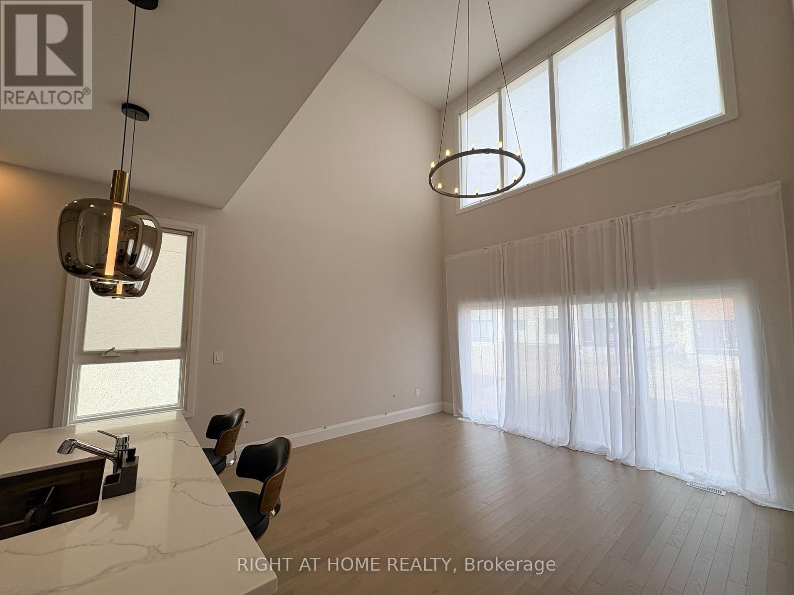194 Stoneleigh Drive Property Photo 7