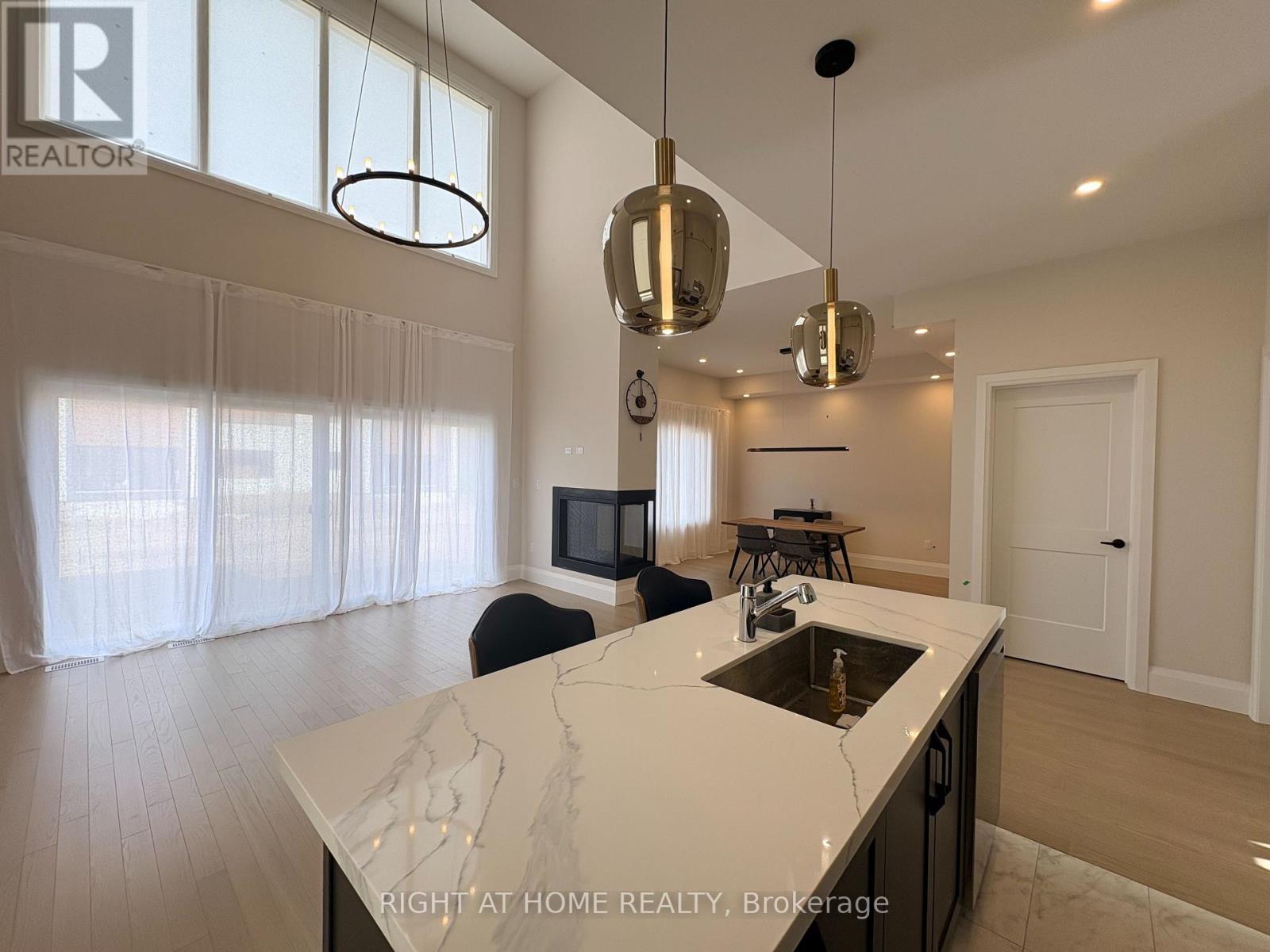 194 Stoneleigh Drive Property Photo 10