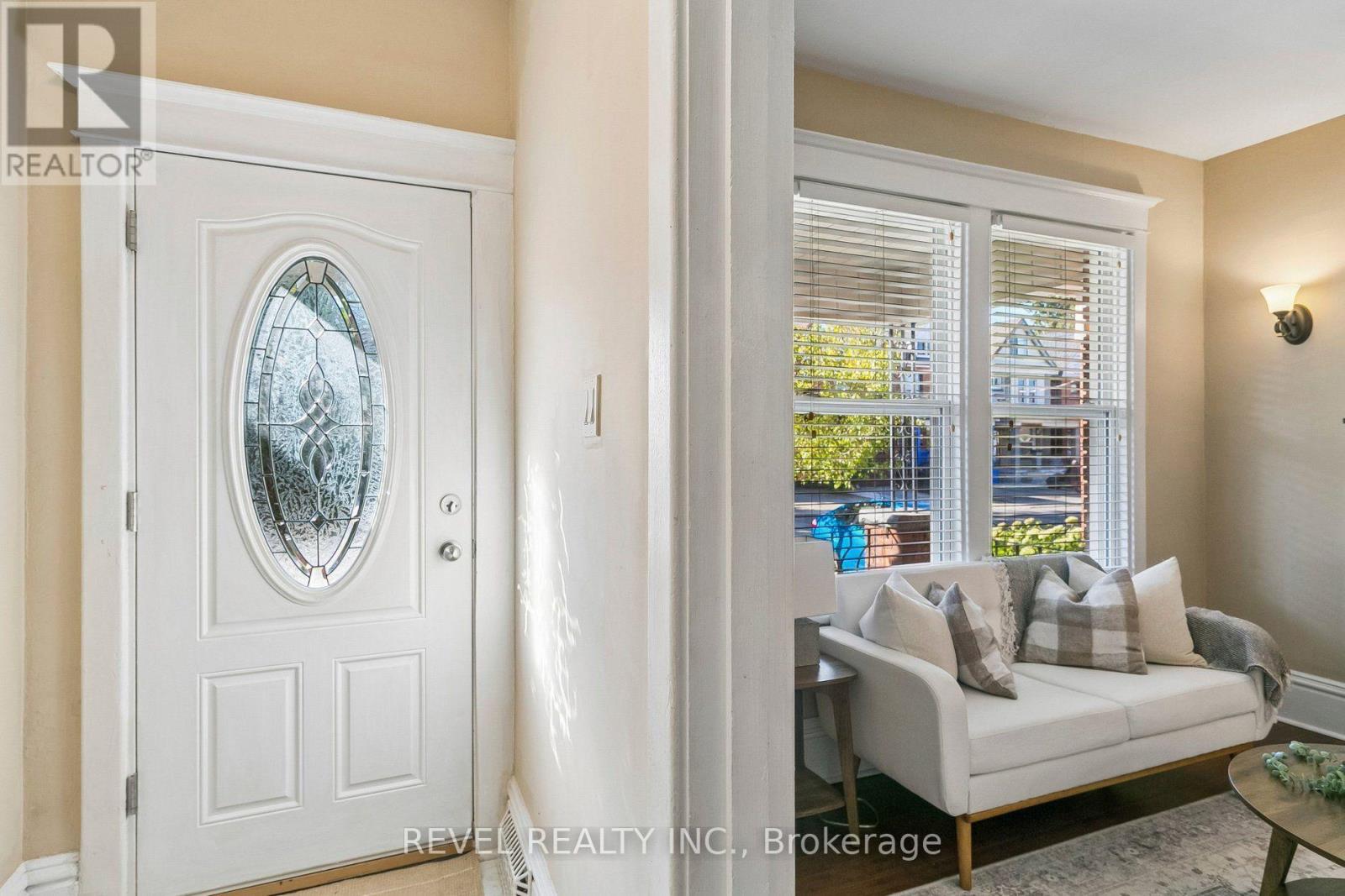 36 Holton Avenue N Property Photo 10