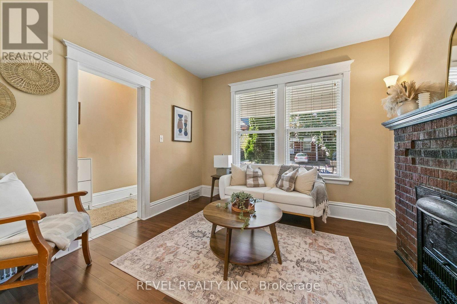 36 Holton Avenue N Property Photo 11
