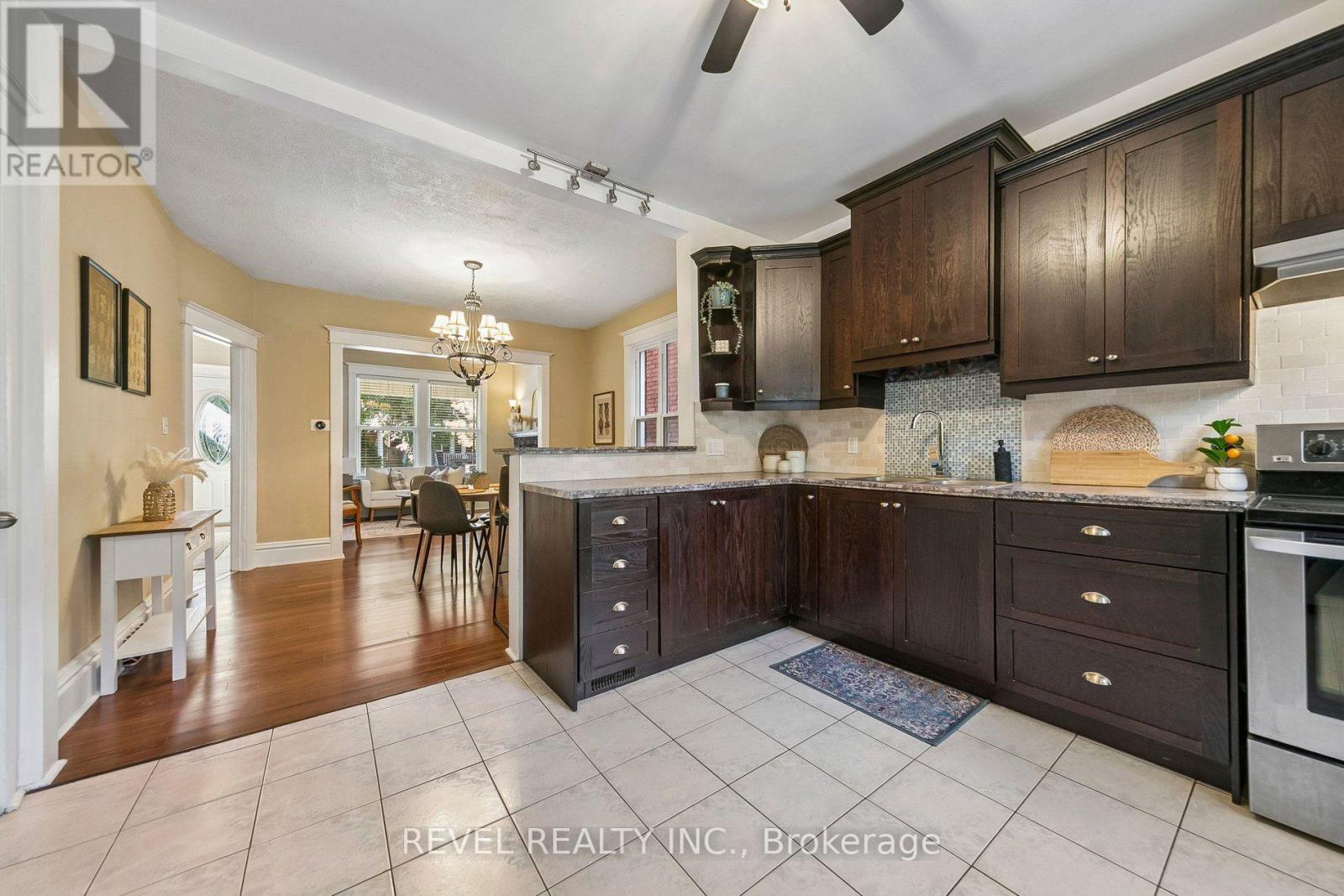 36 Holton Avenue N Property Photo 20